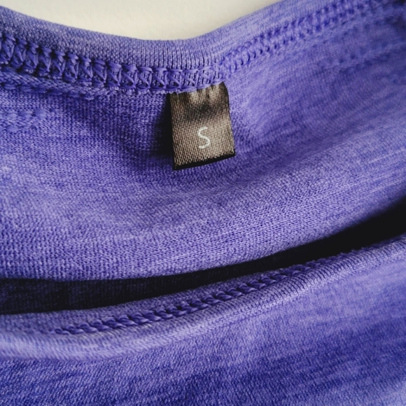 Alphalete Amplify Crop Top - Picture 3 of 8